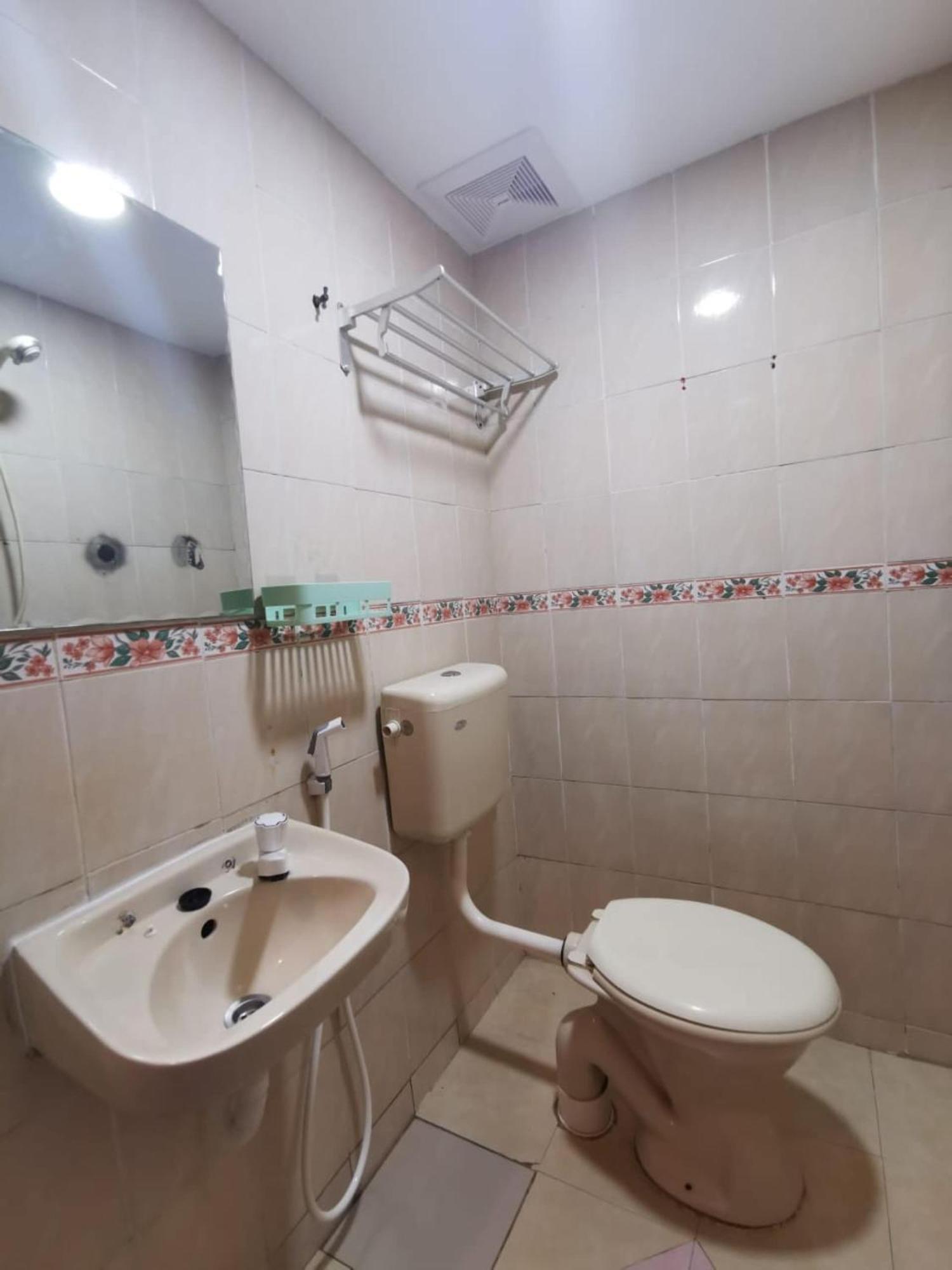Super Oyo 90086 My Seven Days Inn Johor Bahru Luaran gambar